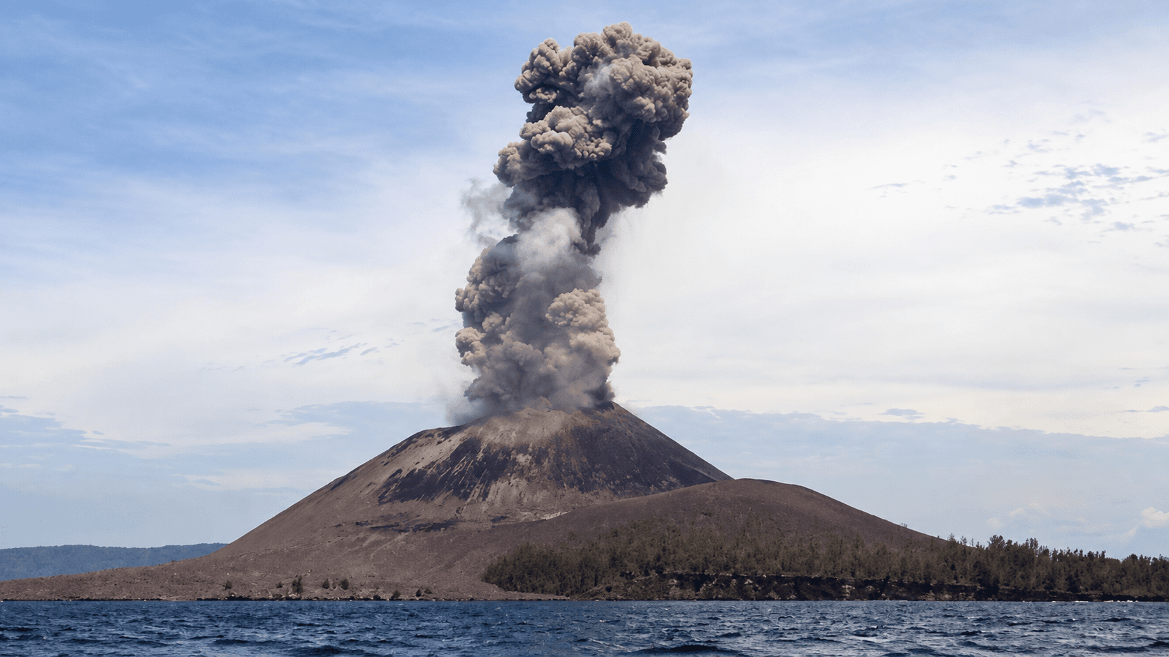 Termasuk Anak Krakatau, Berikut 6 Gunung yang Berstatus Siaga Saat Ini